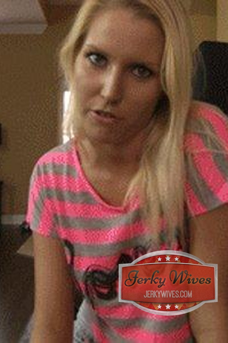 Vanessa Cage in Over Affectionate Step-Daughter (HD) - Screenshot 1 of 4 - Blowjob