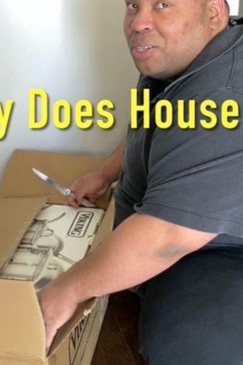 Footboy Does House Chores - Screenshot 1 of 4 - Cleaning