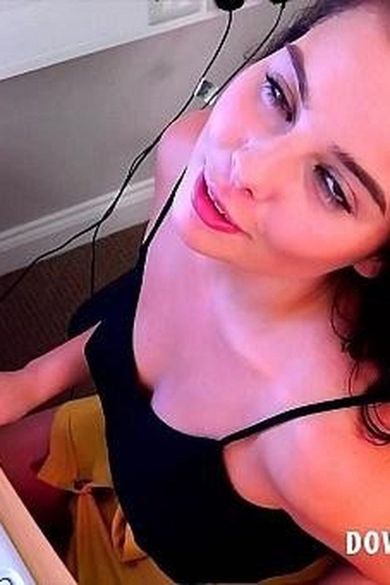 Kay - Screenshot 1 of 4 - Downblouse