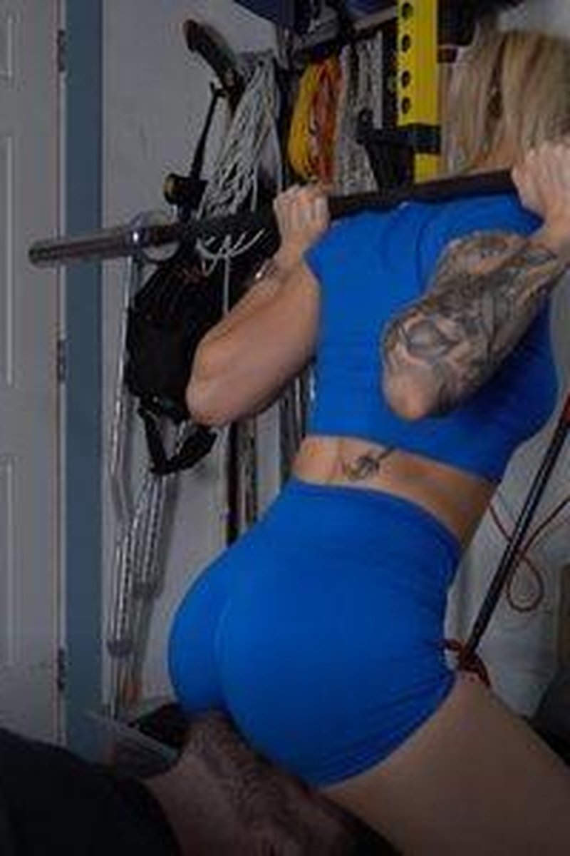 Gym Facesitting - Screenshot 1 of 4 - Ass Fetish