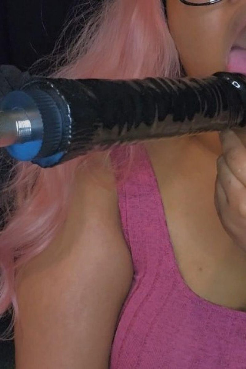 Teasing The Tip - Screenshot 1 of 4 - BBW