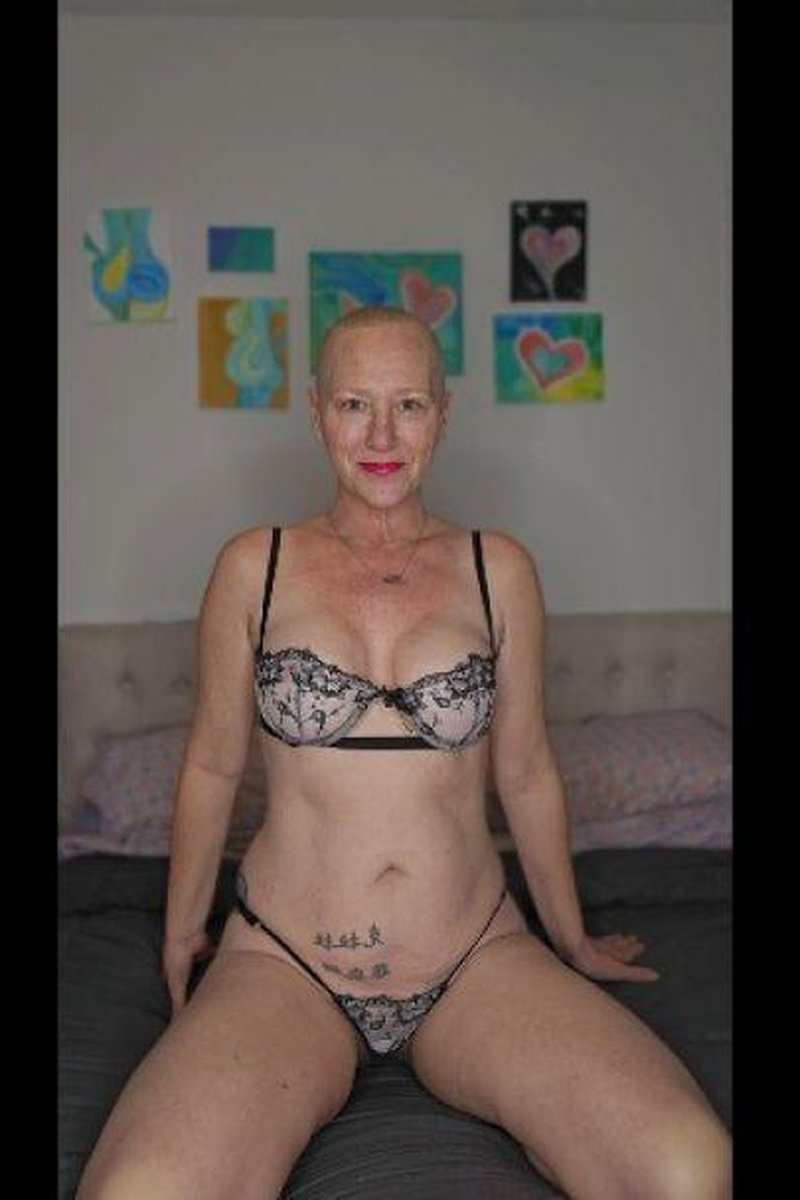 Bald Multiples - Screenshot 1 of 4 - Analwinking