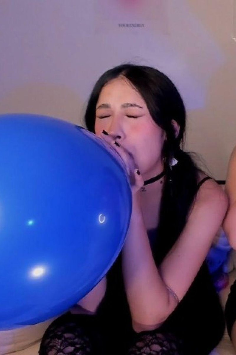 Exploding Bombs Together - Screenshot 1 of 4 - Balloon Fetish