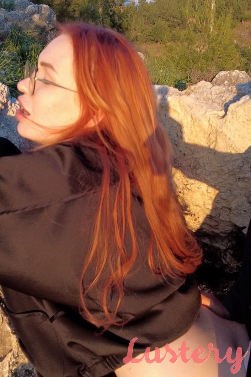 Cliffside Quickie - Screenshot 1 of 4 - All Sex