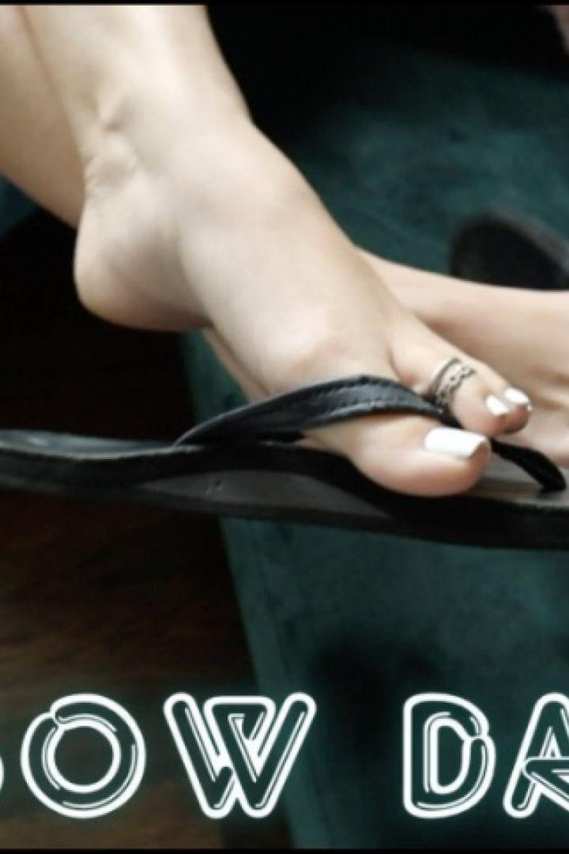 Rainbow Dangle HD - Screenshot 1 of 4 - Foot Fetish