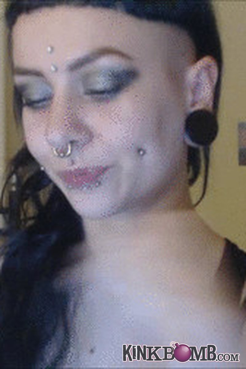 Queen Ruune: Mesmerized Into Telling Me Your Biggest Secret - Screenshot 1 of 4 - Blackmail