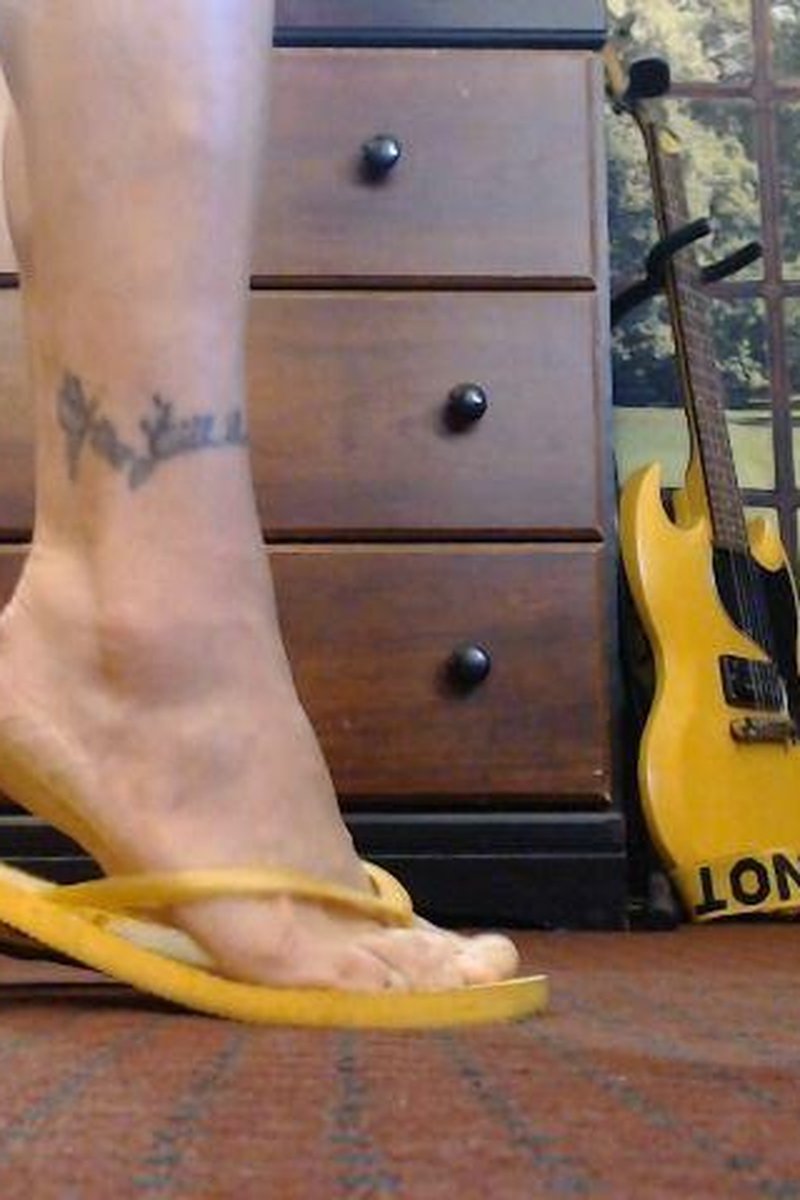 Yellow Flip Flops - Screenshot 1 of 4 - Dirty Shoe