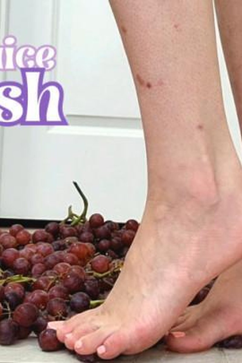 Grape Squeeze ASMR - Screenshot 1 of 4 - Crush Fetish