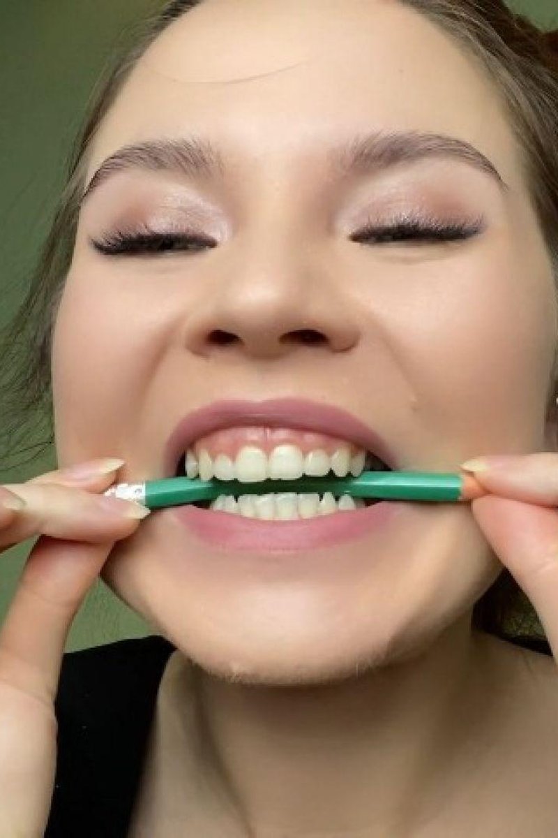 Biting A Pencil - Screenshot 1 of 4 - Biting