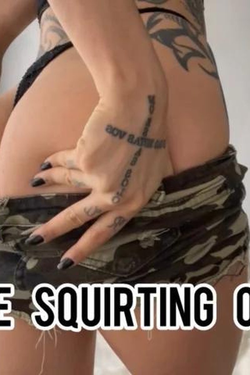 Multiple Squirting Orgasms - Screenshot 1 of 4 - Ayriaa