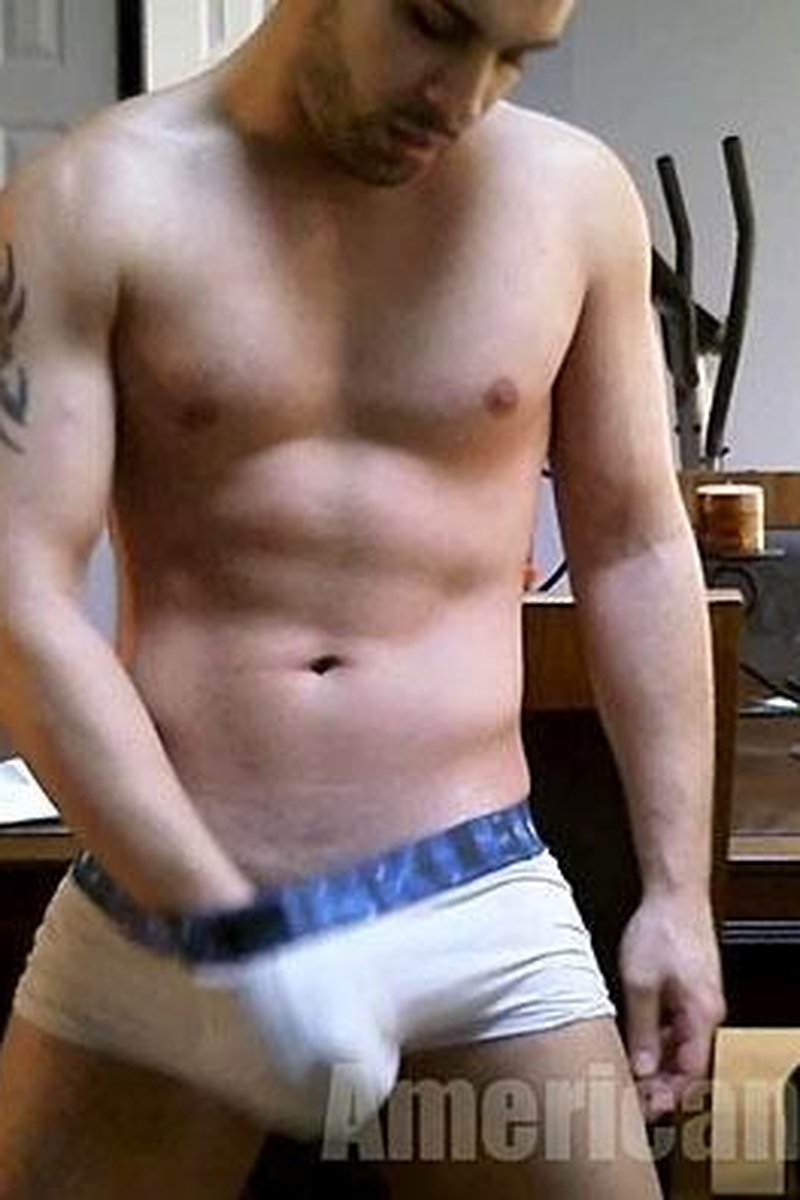 Ricky Flex Tease - Screenshot 1 of 4 - Muscular
