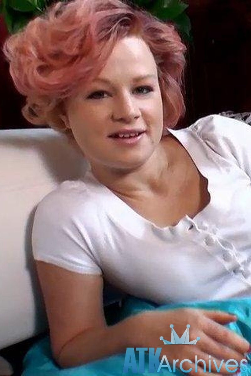 Mona - Interview - Screenshot 1 of 4 - Mona Mon109