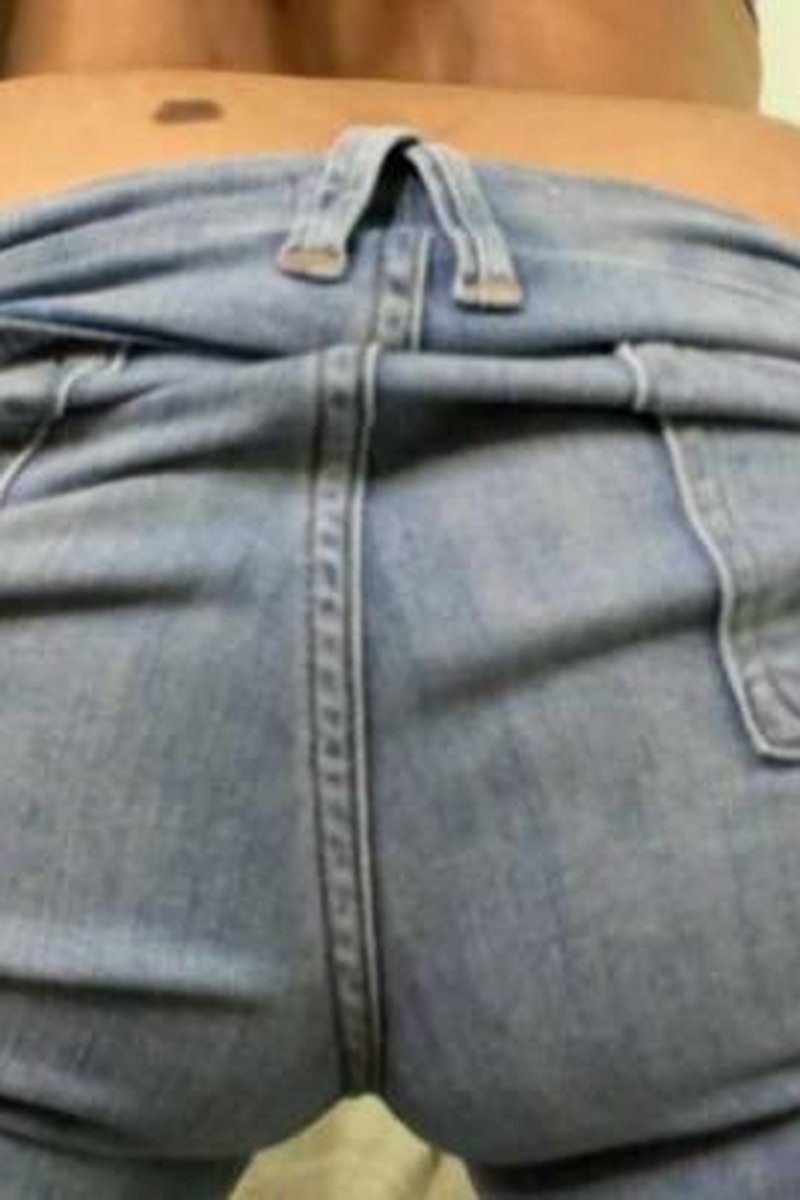 Ass Squashing - Screenshot 1 of 4 - Big Ass