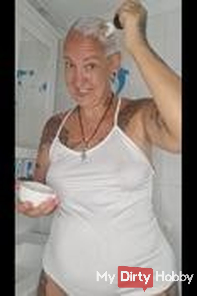 Head Shaved - Screenshot 1 of 4 - Lady Emma