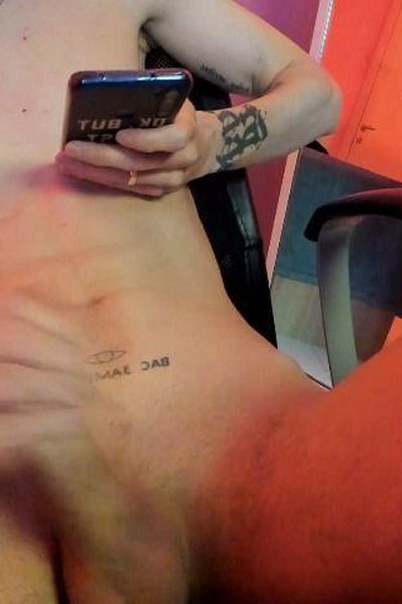 Watching Porn And Jerking Off - Screenshot 1 of 4 - Cum Play