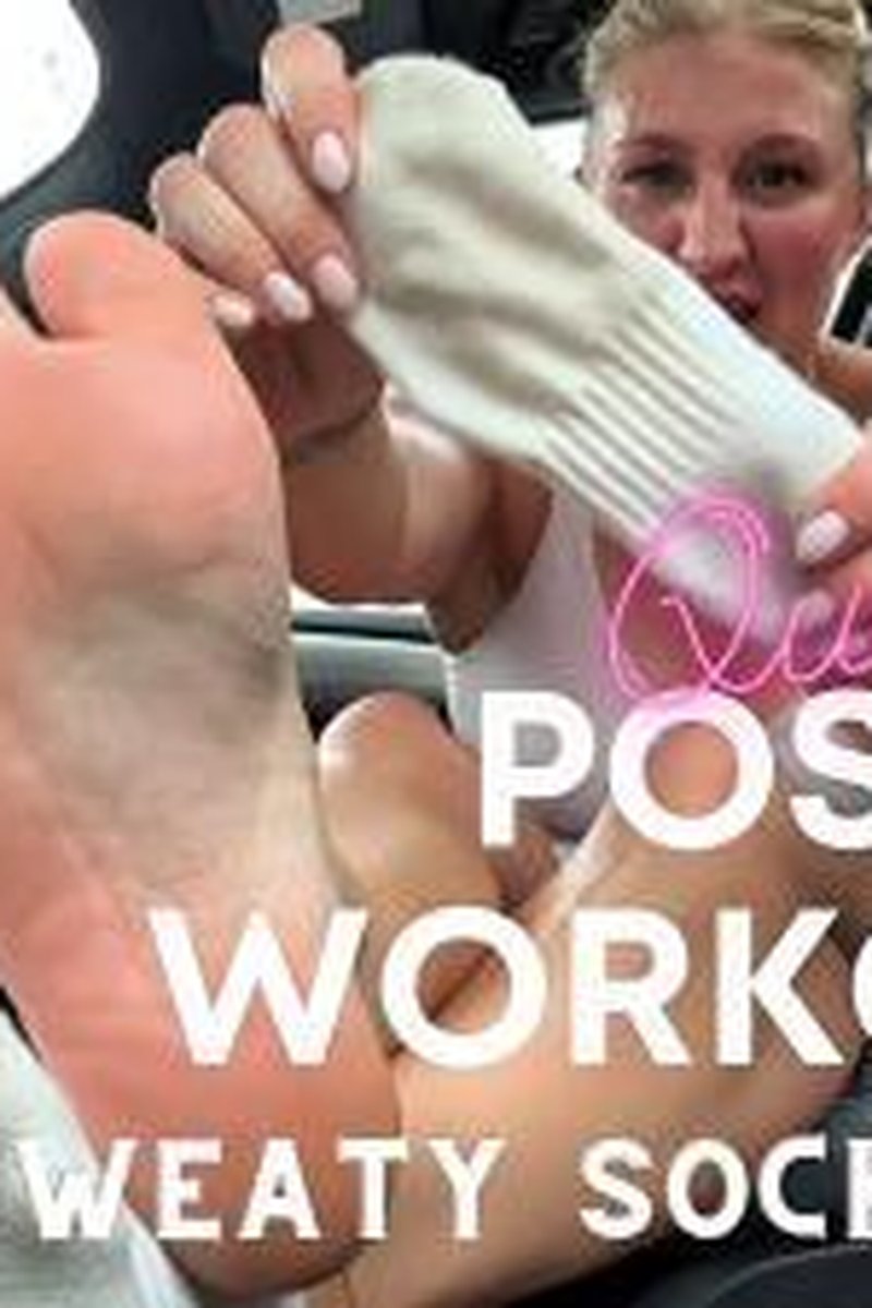 TP-iwantclipsgoddesslekki-new-clip-quickie-post-workout-sweaty-sockworship