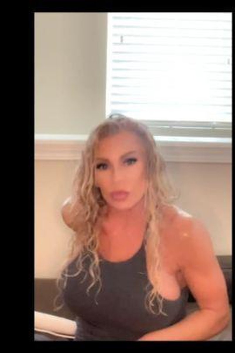 Naughty Striptease - Screenshot 1 of 4 - Babes
