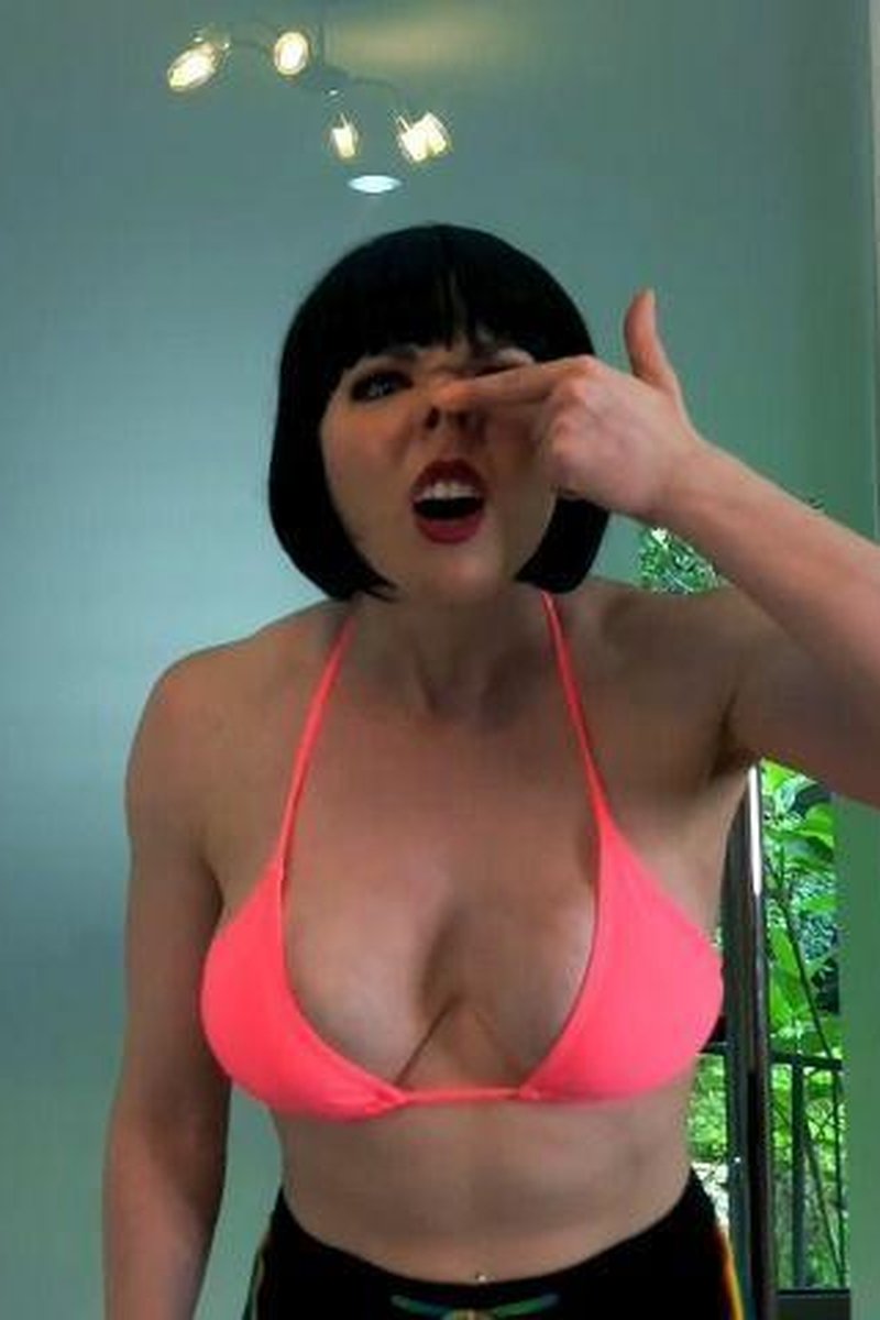 Fit Step-Mom Fat Shames You - Screenshot 1 of 4 - BBW