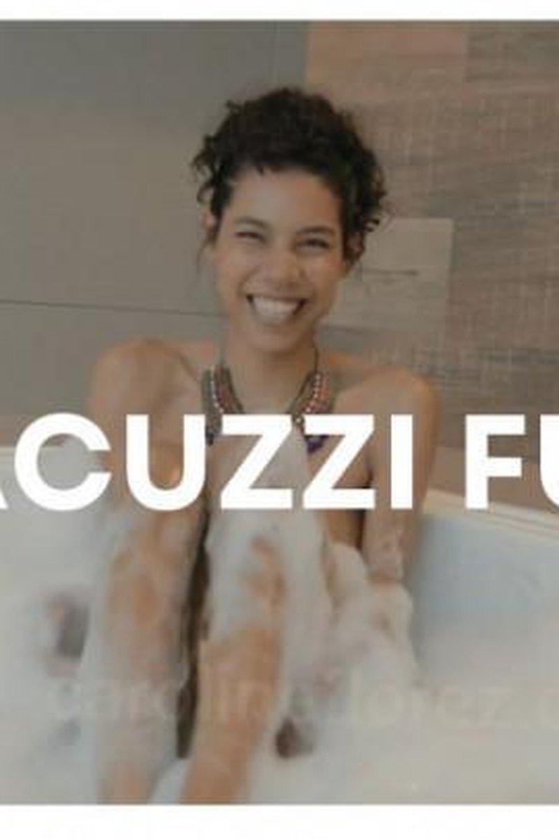 Jacuzzi Fun - Screenshot 1 of 4 - Babes