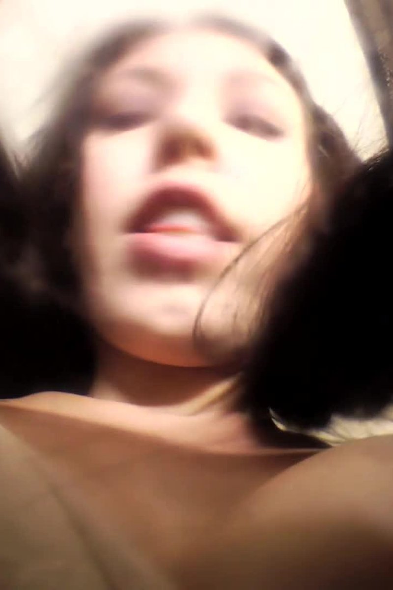 Snugglebot - Screenshot 1 of 4 - Kissing