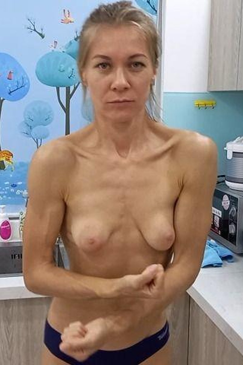 Cooking Topless Dinner - Screenshot 1 of 4 - Dancer