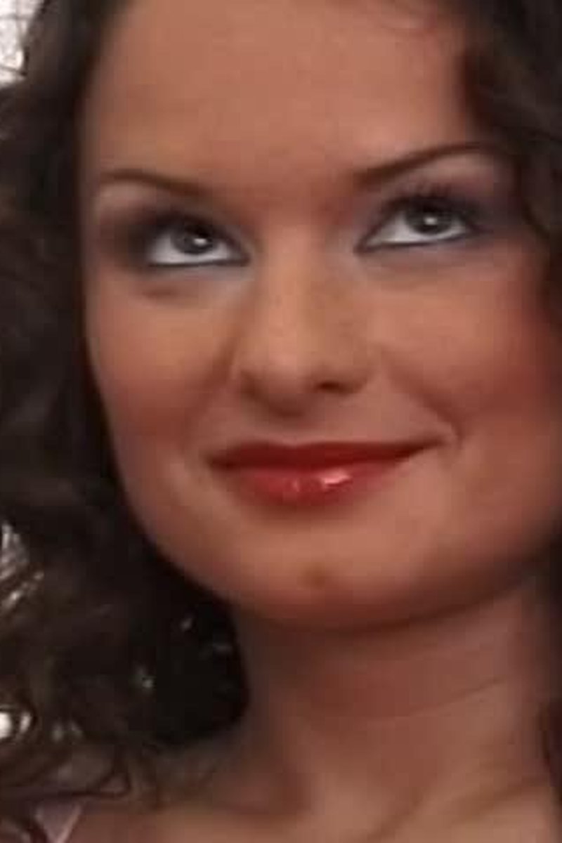 Quest Classics: Luisa - Screenshot 1 of 4 - Babes