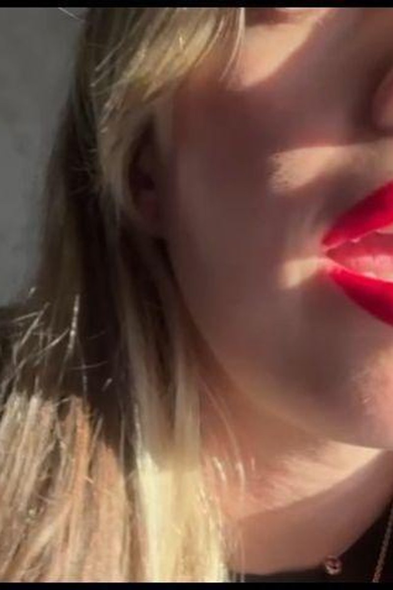 Red Lips - Screenshot 1 of 4 - Body Worship
