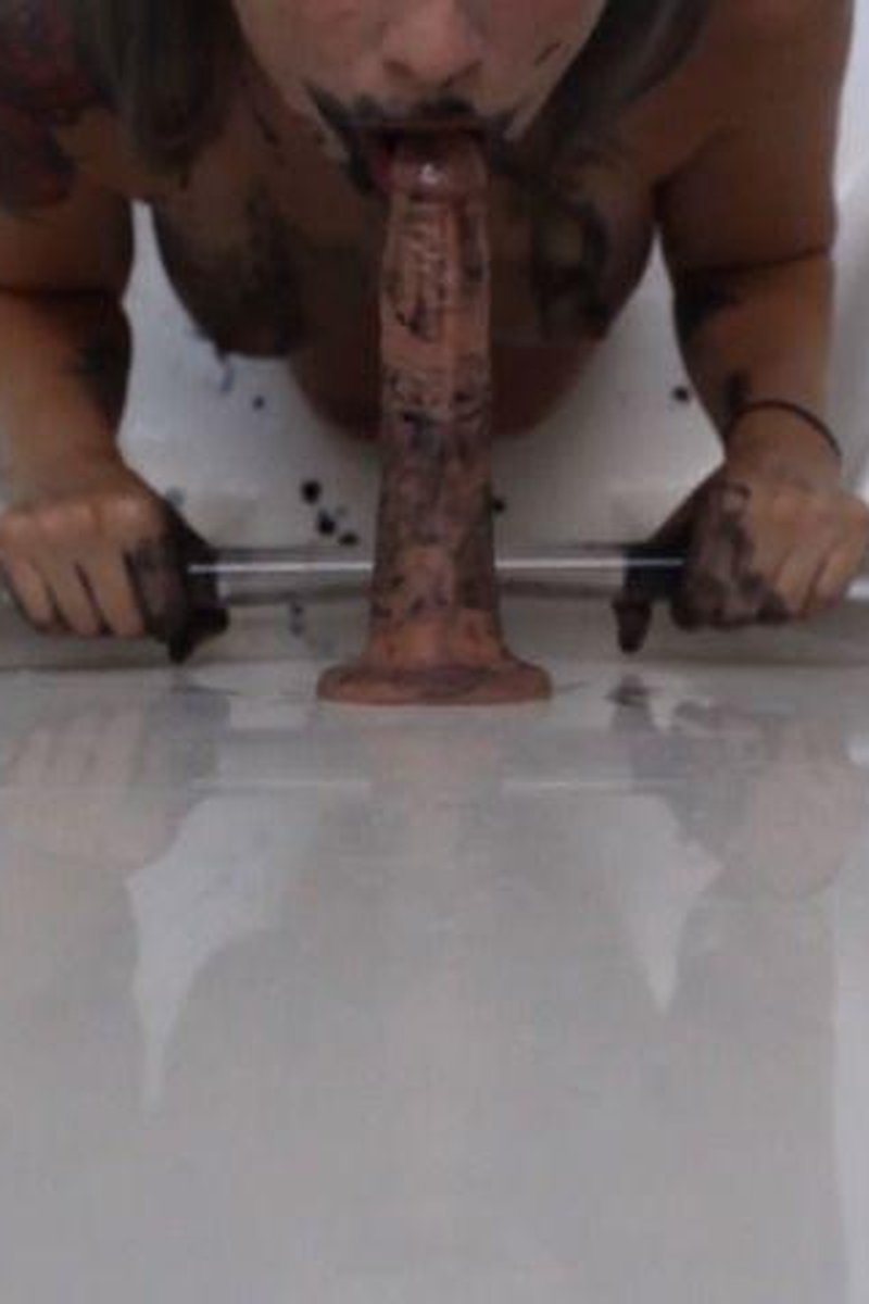 Succubust - Screenshot 1 of 4 - Blowjob