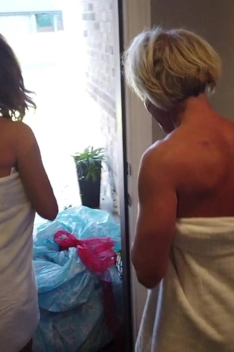 The Present - Screenshot 1 of 4 - Babes