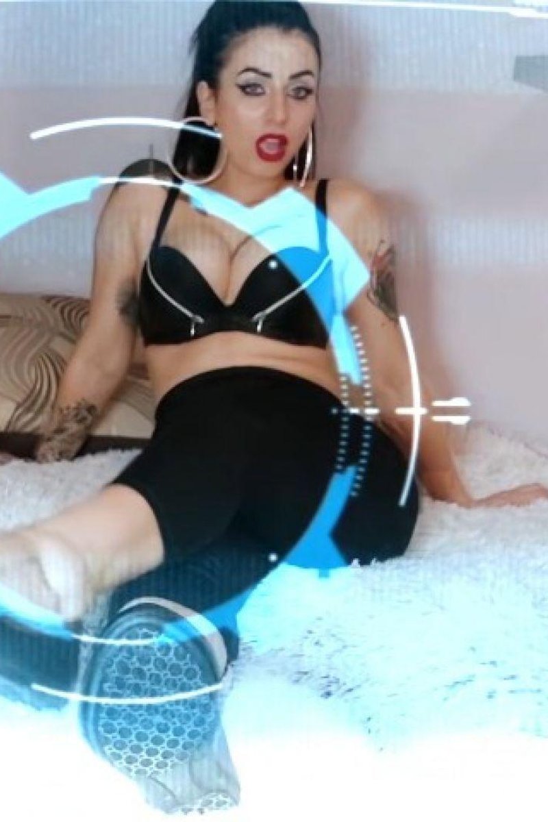 Barefeet Gooning Reprogramming - Screenshot 1 of 4 - Femdom