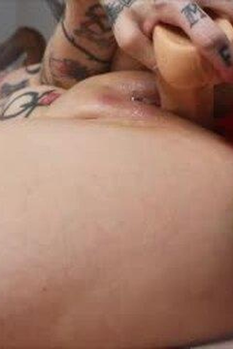 Plug Playtime - Screenshot 1 of 4 - Anal