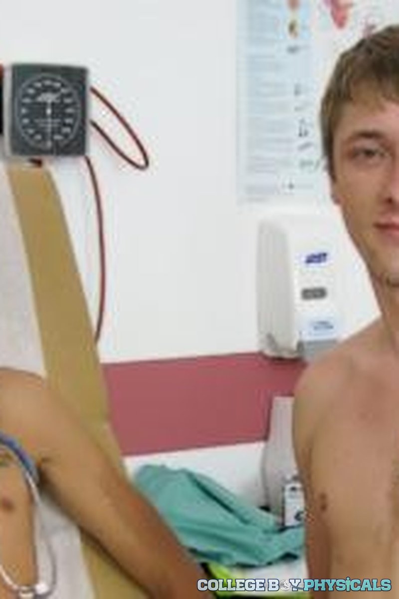 Ryan & Intern Moore - Screenshot 1 of 4 - Gay