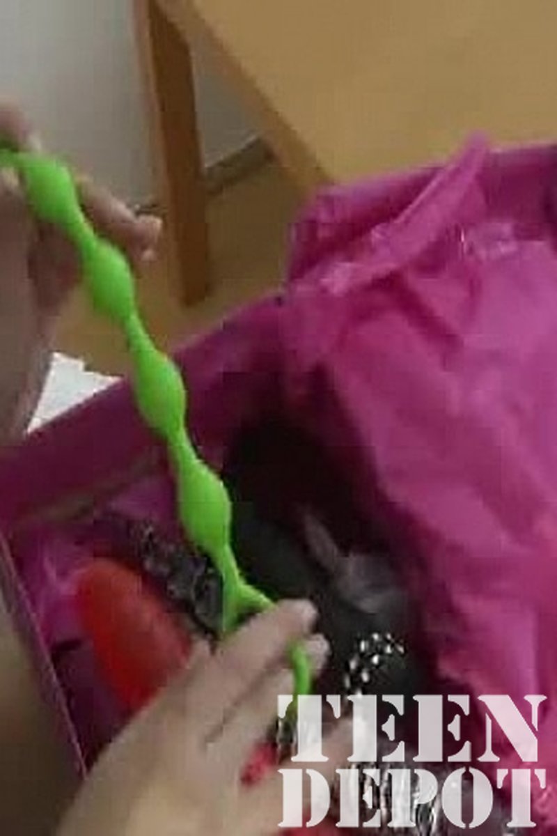 Peaches - Screenshot 1 of 4 - Teen (18-22)
