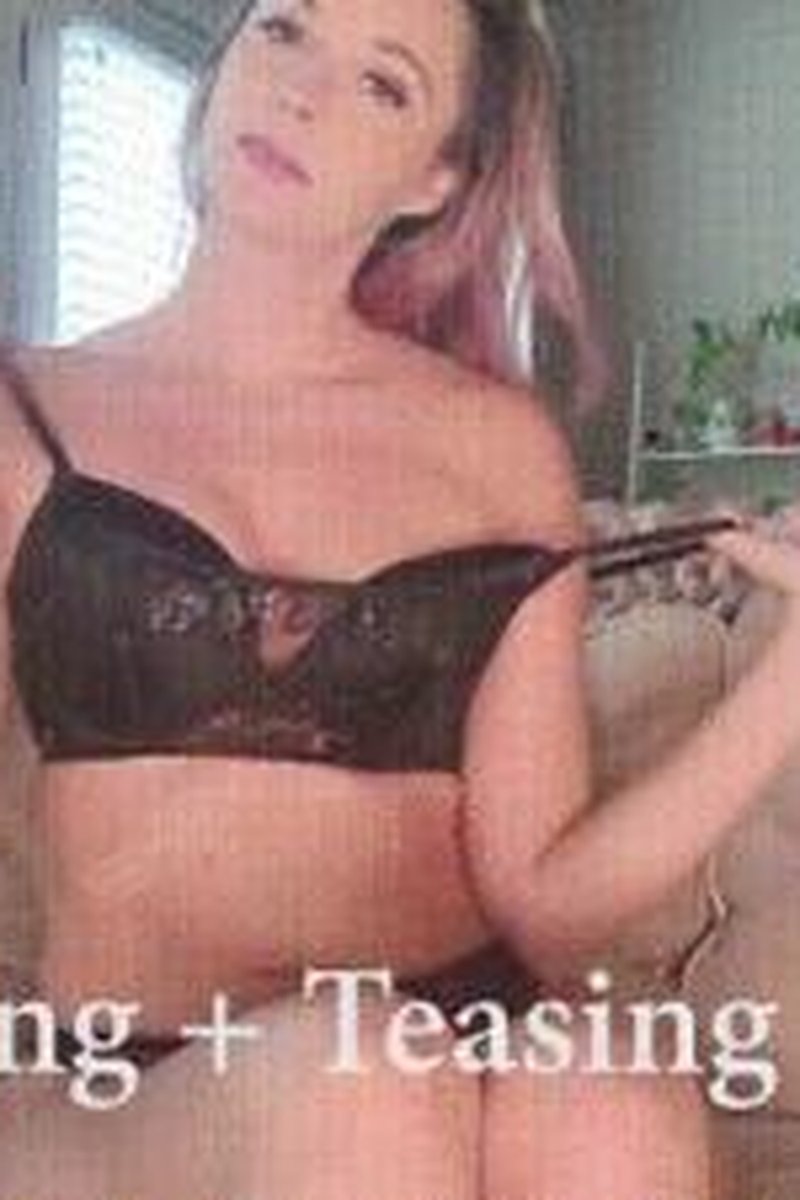 Stripping + Teasing - Screenshot 1 of 4 - Ass Fetish