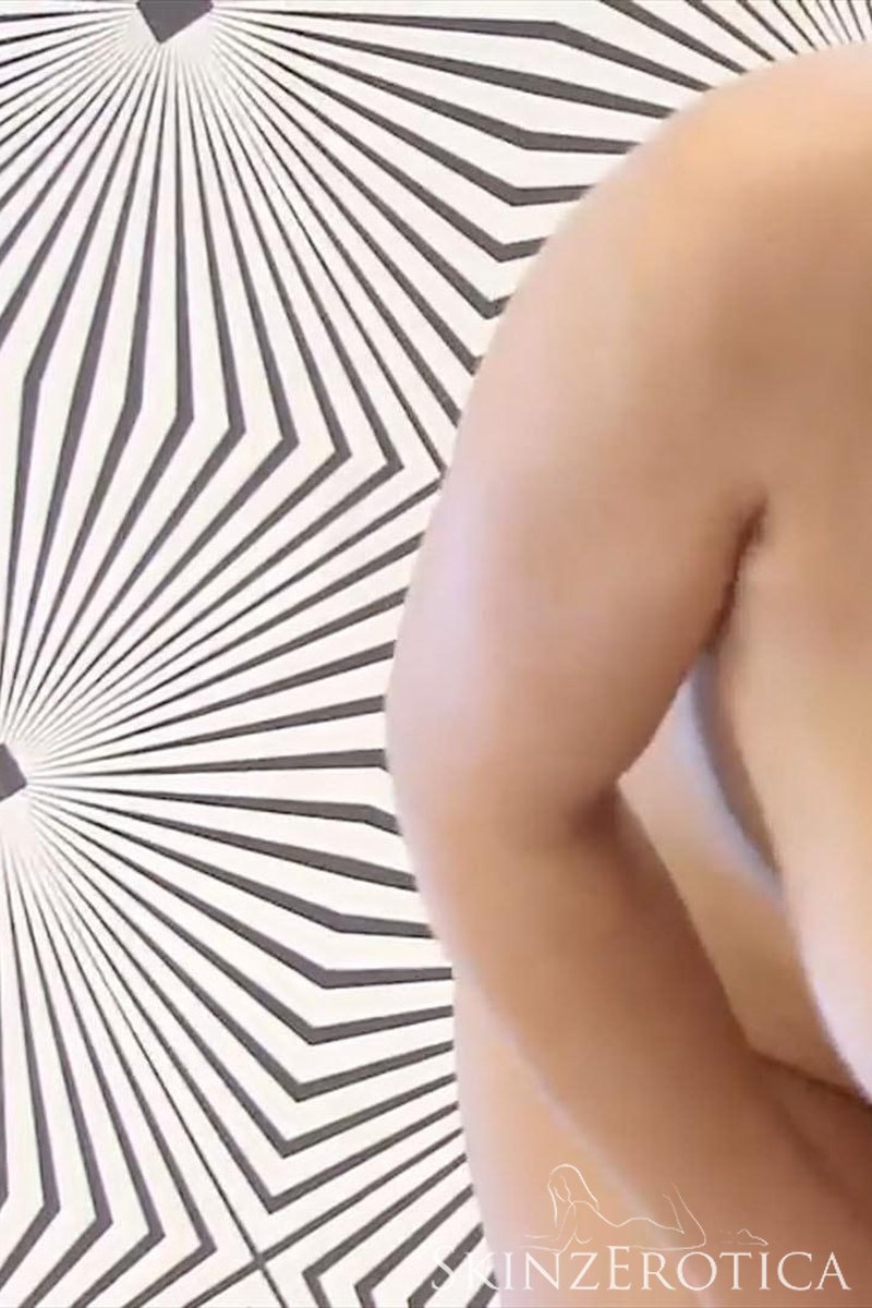 Having Fun - Screenshot 1 of 4 - Big Tits