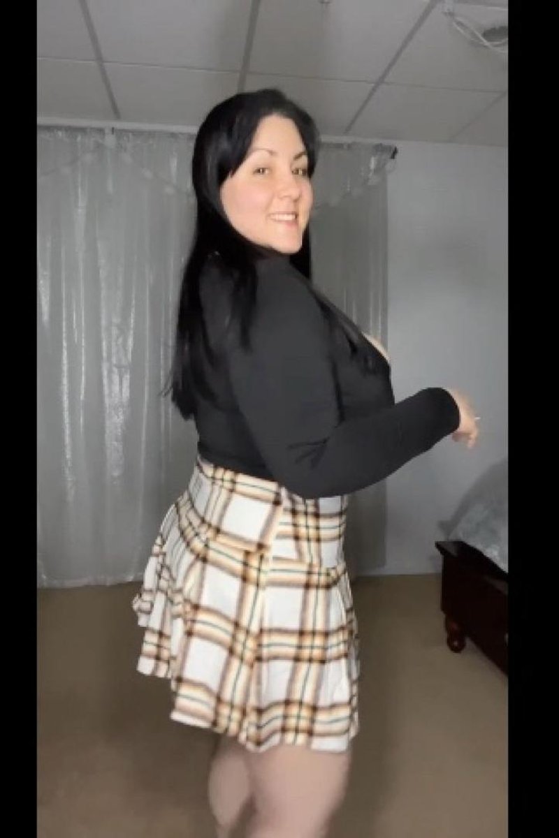 Upskirt - Screenshot 1 of 4 - Pussy Spreading