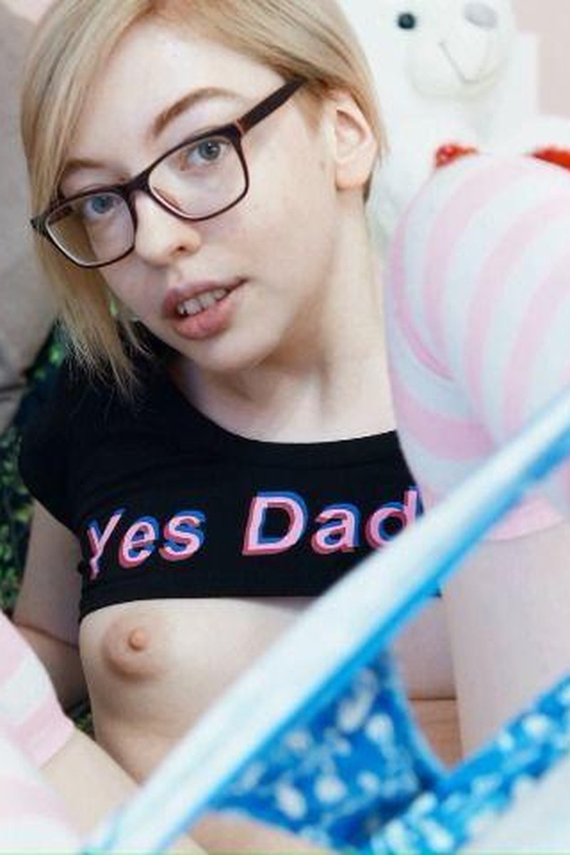 Awkward Undressing - Screenshot 1 of 4 - Armpit Fetish
