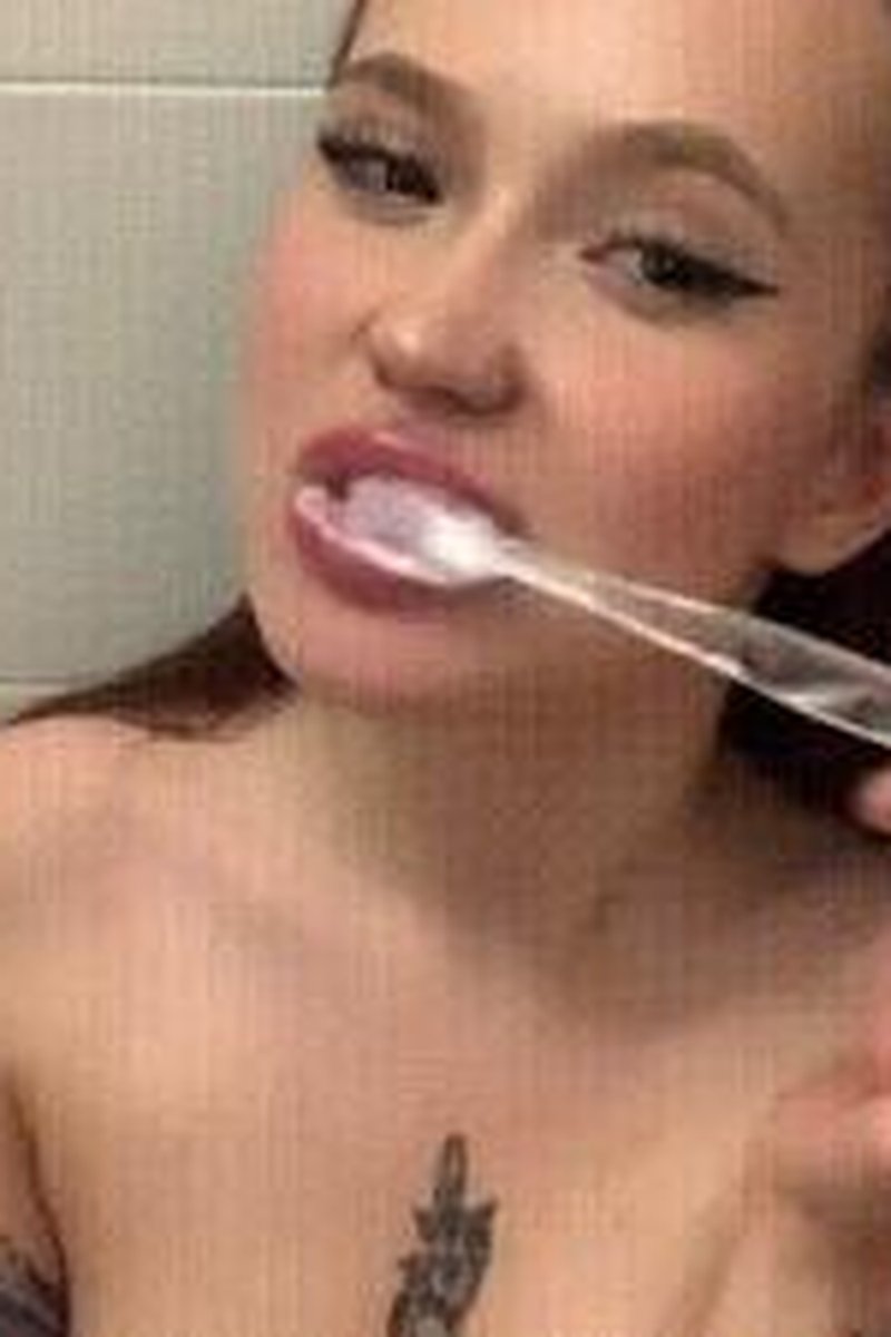 Brushing Teeth - Screenshot 1 of 4 - Blow Up Doll