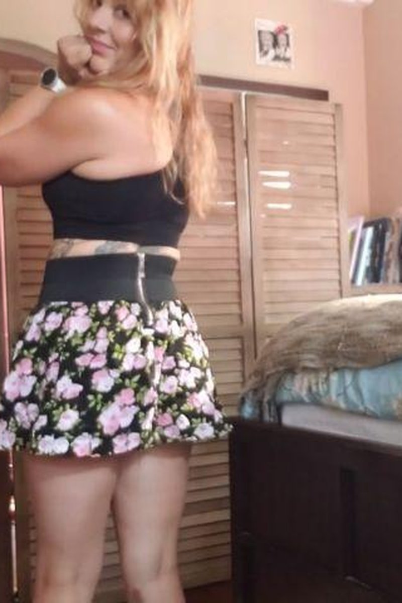 Step-Mom's Skirts - Screenshot 1 of 4 - Long Hair