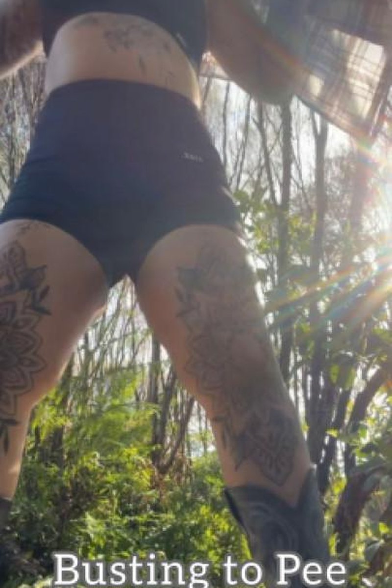 Busting To Pee - Screenshot 1 of 4 - Golden Shower