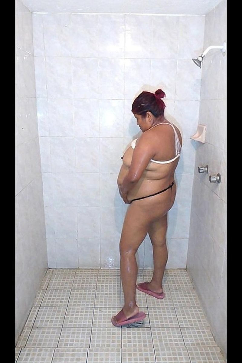 Un Delicioso Bano Riquisimo - Screenshot 1 of 4 - Amateur