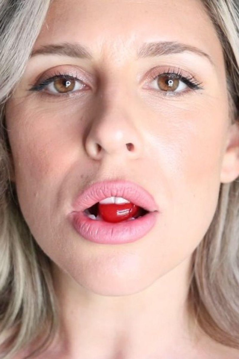 Banana Split - Screenshot 1 of 4 - Blowjob
