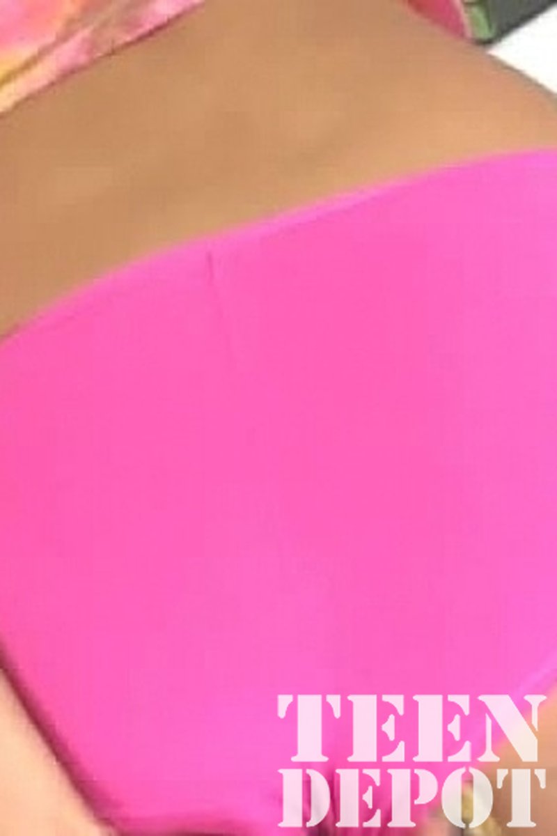 Nicola - Screenshot 1 of 4 - Teen (18-22)
