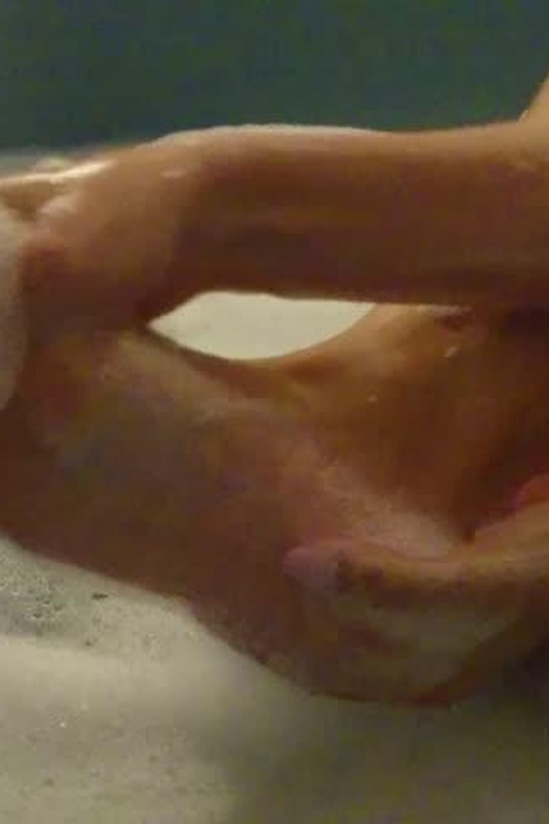 Bath Massage - Screenshot 1 of 4 - Foot Fetish