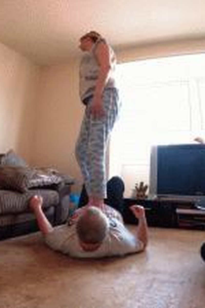 Pyjama Trample 2 - Screenshot 1 of 4 - Foot Torment
