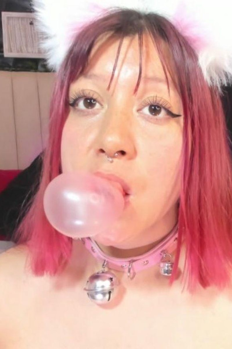 Making Bubbles - Screenshot 1 of 4 - Chewing