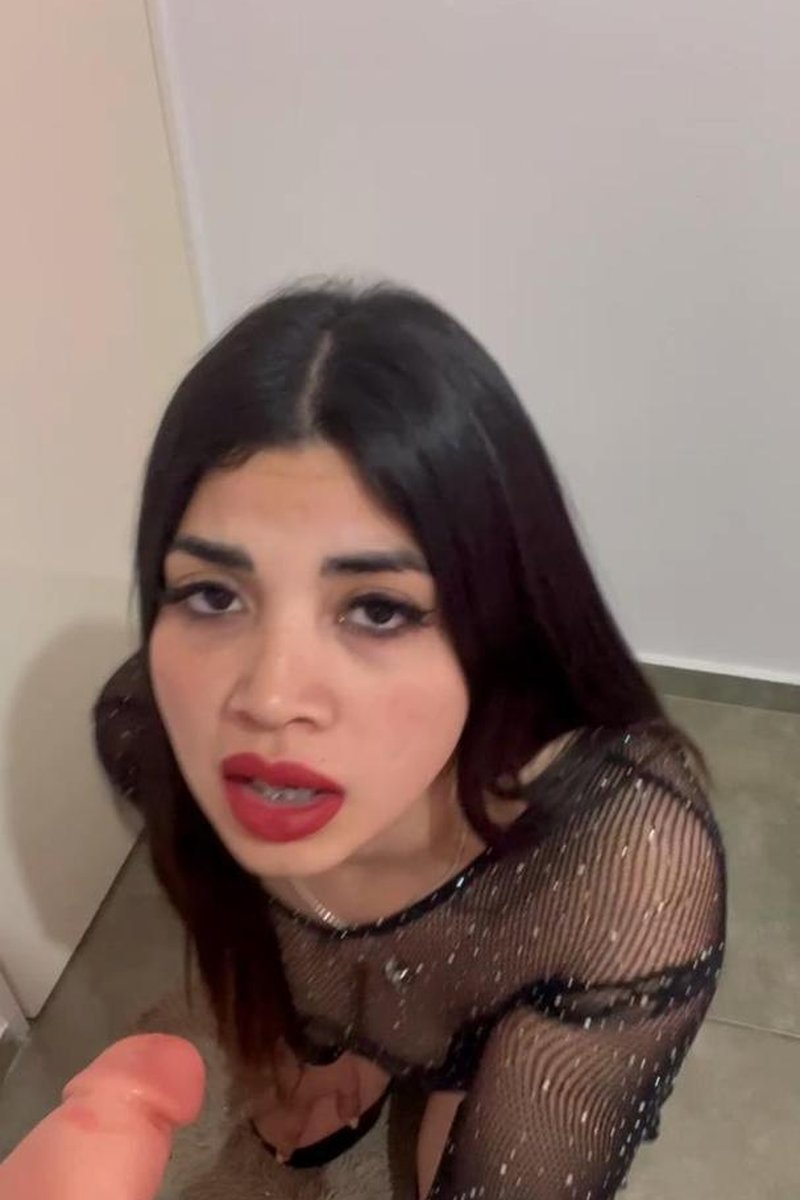 Deep Throat - Screenshot 1 of 4 - Blowjob