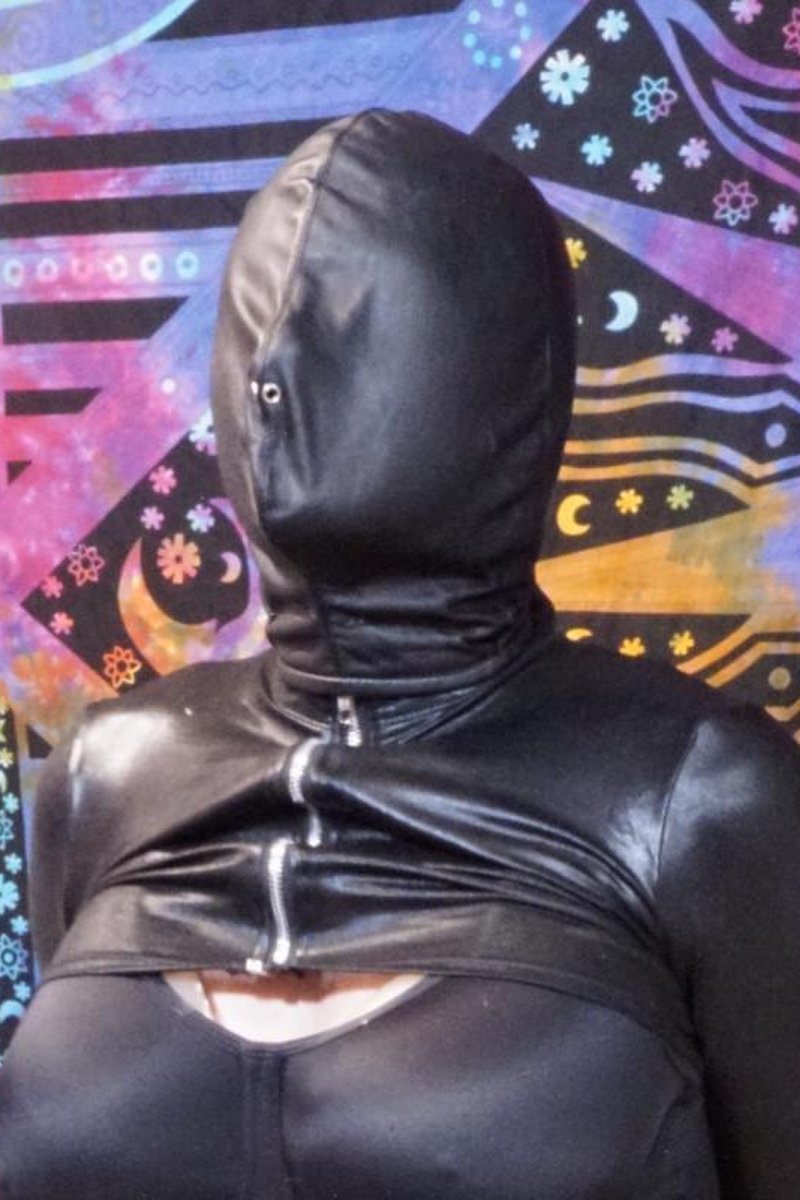 Reverse Stiptease - Screenshot 1 of 4 - Bondage