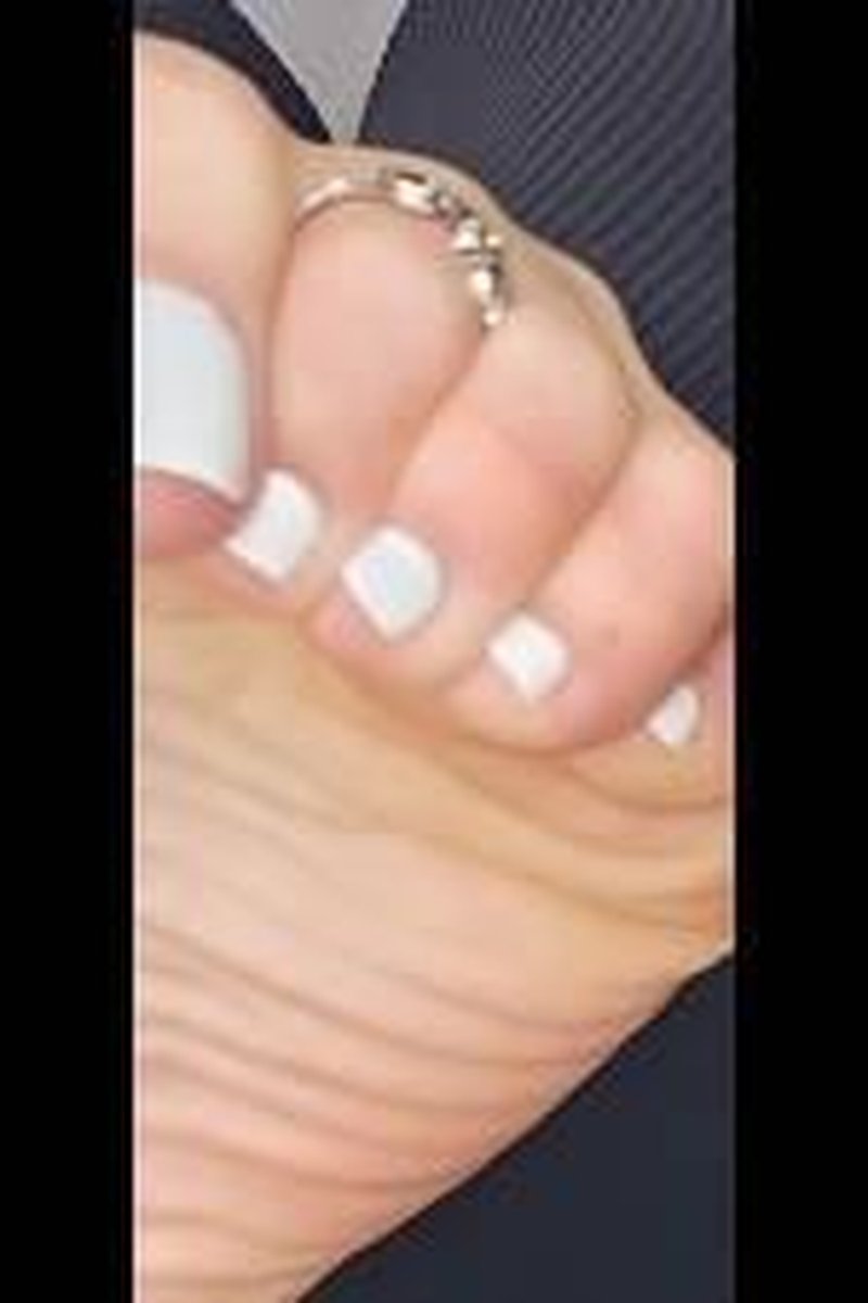 Toe Scrunching - Screenshot 1 of 4 - Foot Fetish