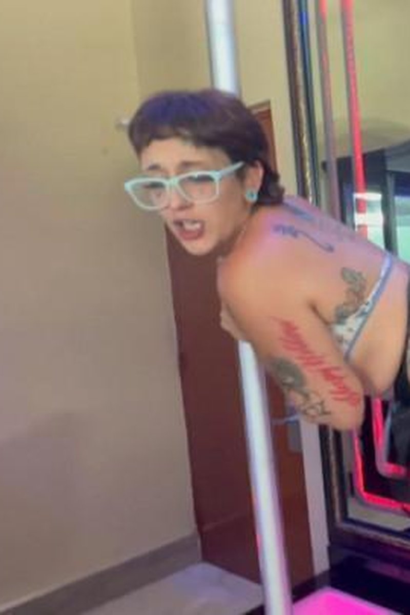 A Shower & Quickie Before Checkout - Screenshot 1 of 4 - BBC